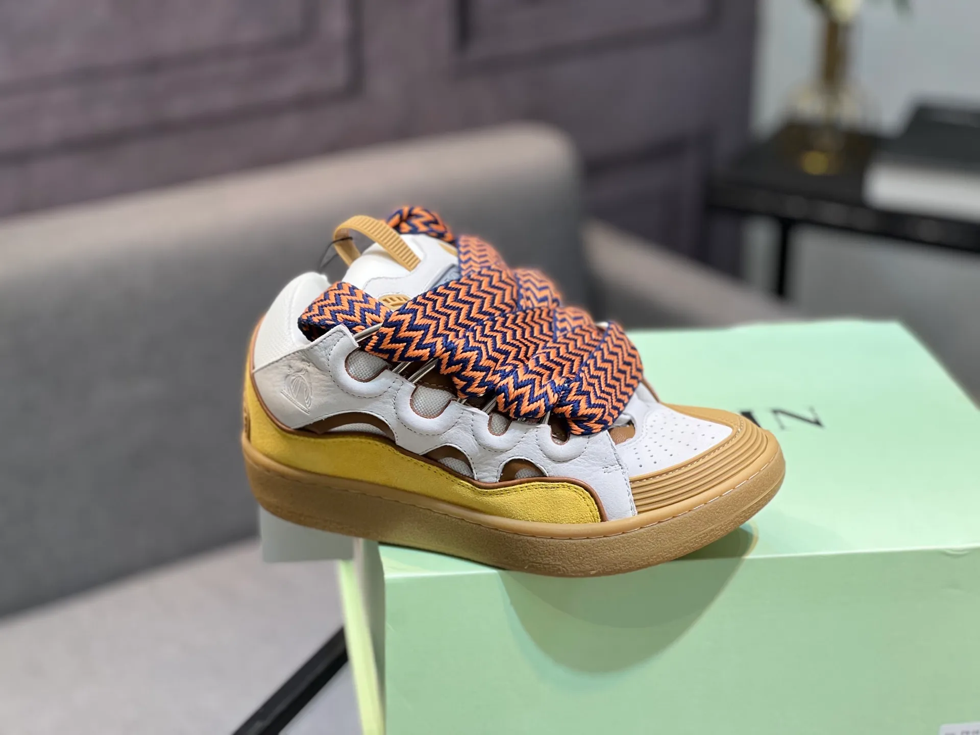 Men's men's shoes💰780 [LANVIN] Latest lace-up fashionable casual sneakers for couples High-quality CLAY couple series‼ ️ The latest trendy products of the season 🌈Many bloggers have planted grass and purchased the original open-mold customization. The upper and outsole are sewn with mark threads without edge sealing. Multiple material splicing combination design. Very versatile for fashionable and casual wear. Comfortable on the feet. Recommended for self-retention (upper cowhide + cow suede + breathable mesh) inner foot pad cowhide exclusive original open-mold clear logo rubber outsole ⚠️36-44 yards (45 custom-made)